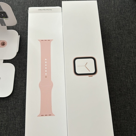 Apple Watch Series 4 44mm Rose gold - Picture 5 of 6